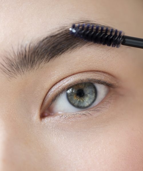 Teljes figyelem, gyakorlati segítség, szempilla építés